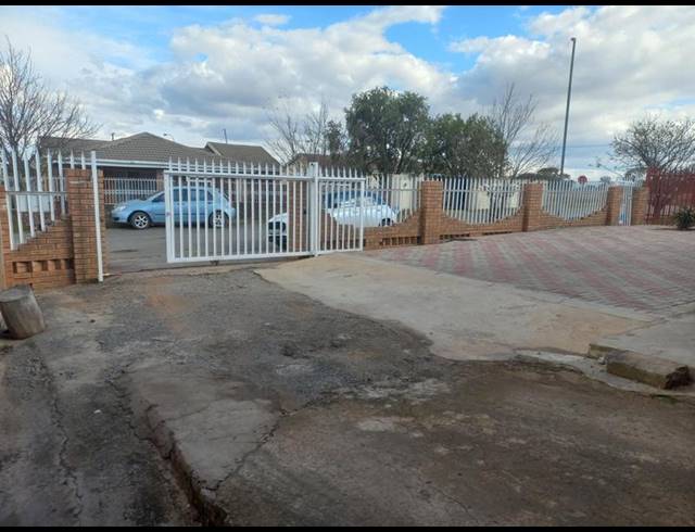 3 BEDROOM HOUSE FOR SALE IN QUEENSTOWN CENTRAL